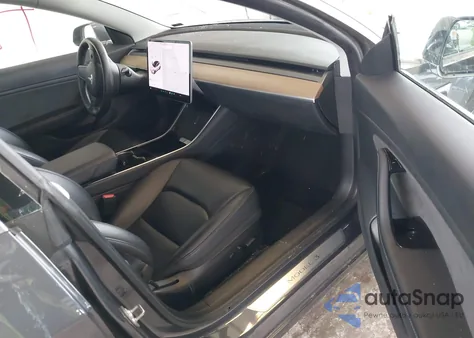 2020 Tesla Model 3 Performance z USA, uszkodzony, nr VIN 5YJ3E1EC6LF647211